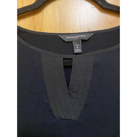 Banana Republic Women's black long-sleeve blouse V-neck and ruffle hem Size/ SP - Picture 5 of 10